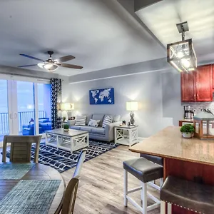 Amazing Style In Lake Town Wharf! 1 Bd, 2 Ba Amenities And Location! Holiday home